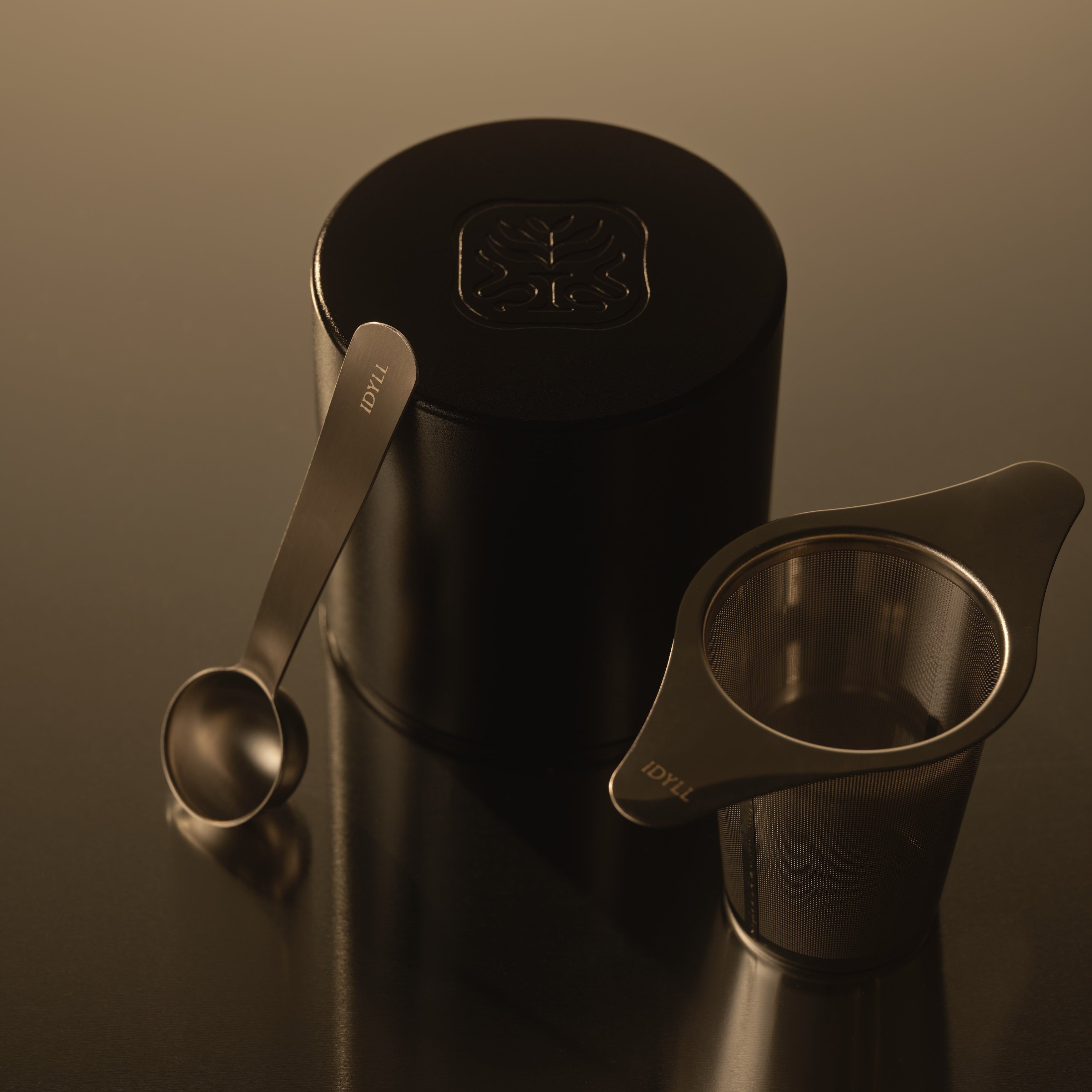 Premium tea gift set with scoop & infuser by Idyll